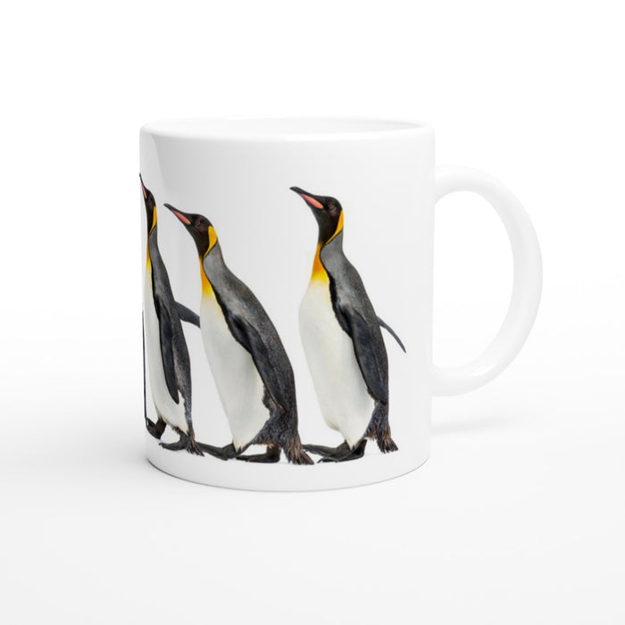 Tasse mit Pinguinen in einer Reihe
