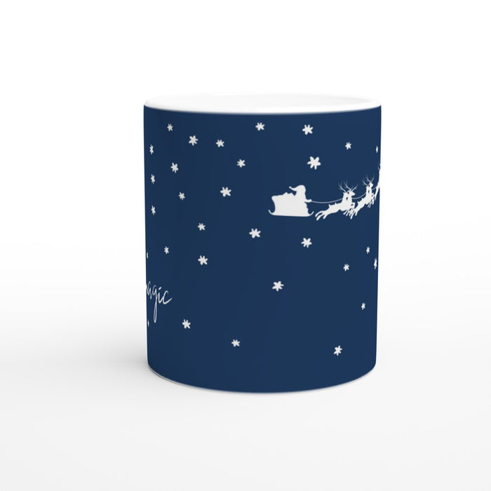 Tasse It's Magic - Weihnachtsmann mit Rentierschlitten im Sternenhimmel